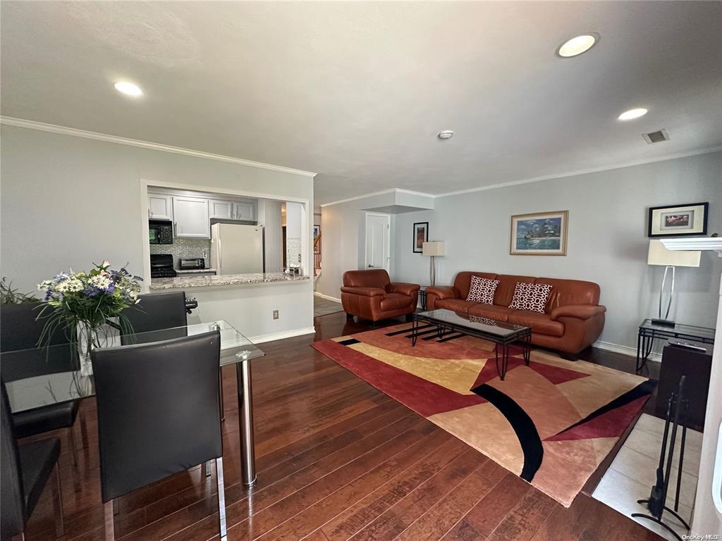 Building Photo - 802 Sara Cir