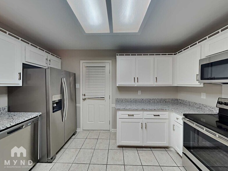 Building Photo - 3332 Nicholas Cove