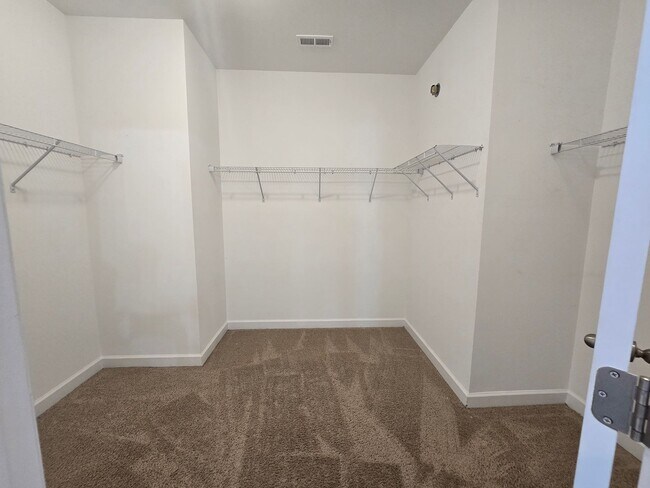 Building Photo - NEW LISTING- 4 bd/ 2.5 ba located MINUTES from Fort Bragg! Quiet Neighborhood!