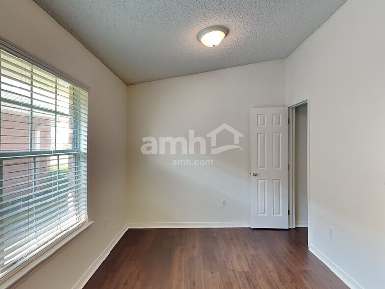 Building Photo - 7319 Bunker Ct