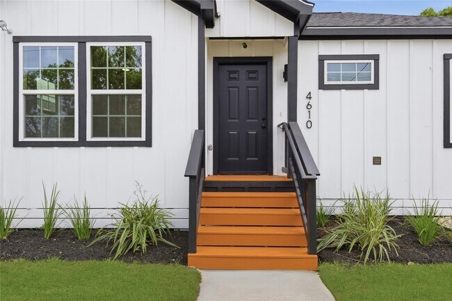 Building Photo - 4610 Providence St