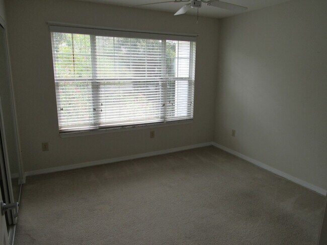 Building Photo - Exceptional Home Clean