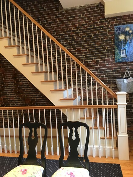 Building Photo - 36 Melrose St