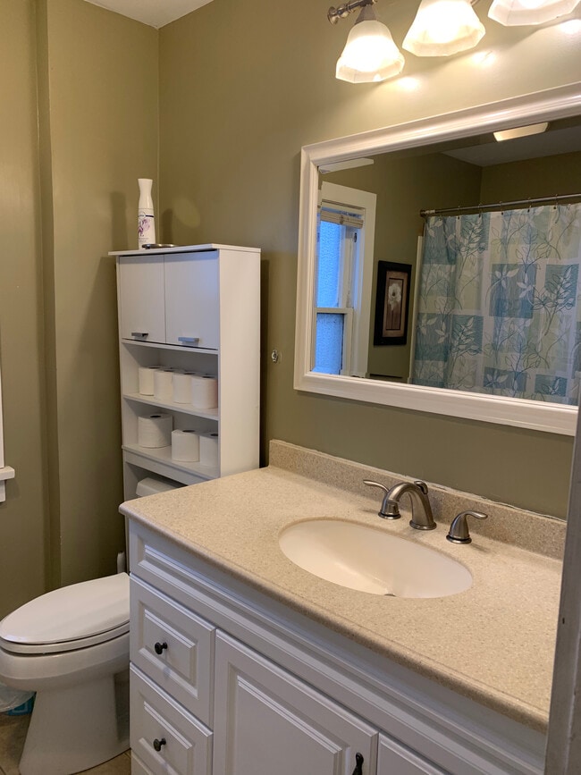 Bathroom - 112 Barton St