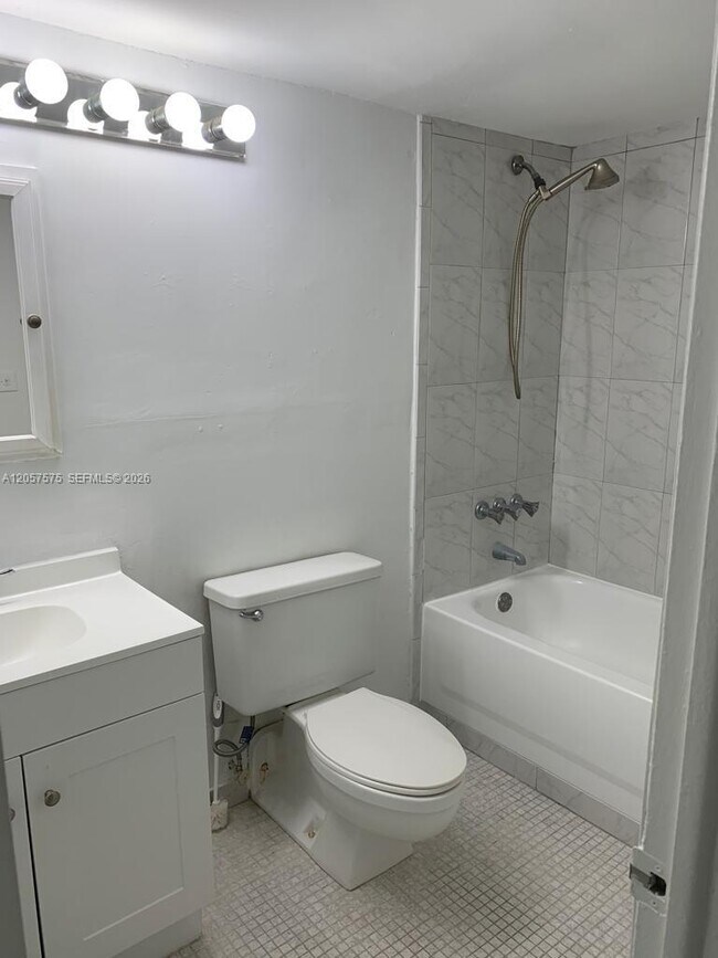 Building Photo - 14221 N Kendall Dr