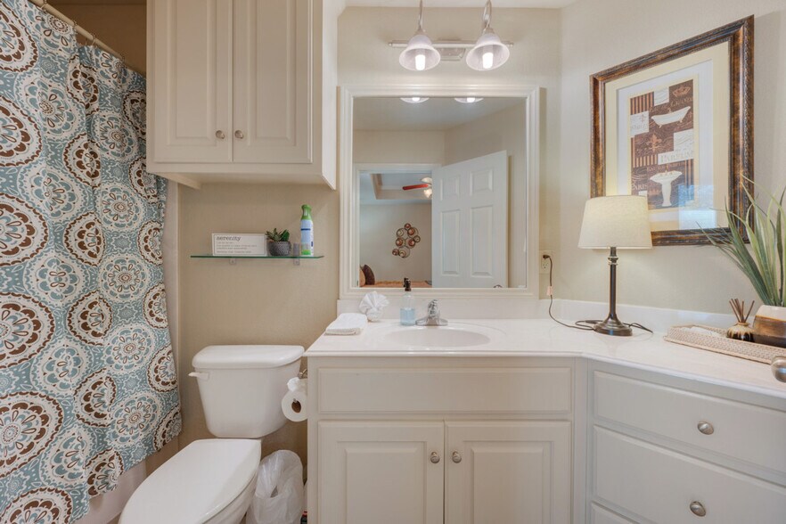 Building Photo - 214 Sterling St