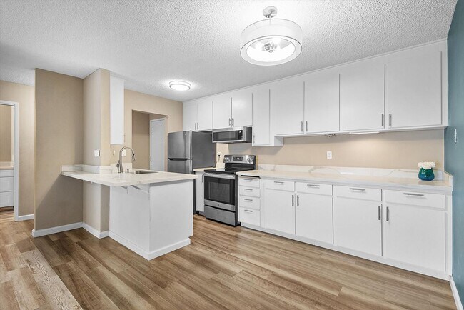 Building Photo - 960 Shorepoint Ct