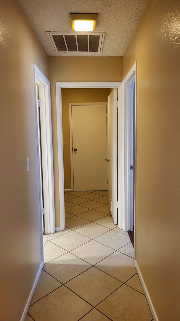 Building Photo - Charming one-story house