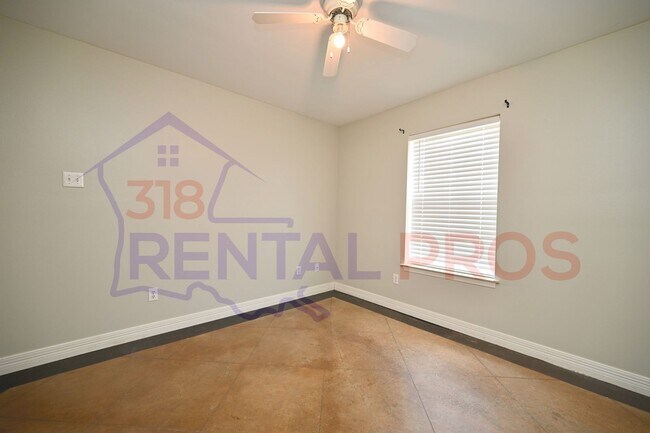 Building Photo - Three Bed, Two Bath Home in Ruston!