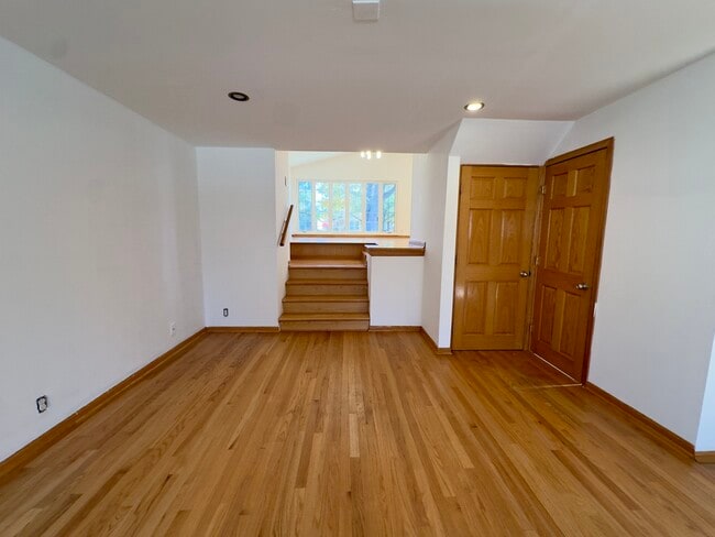 Building Photo - 9910 Crawford Ave