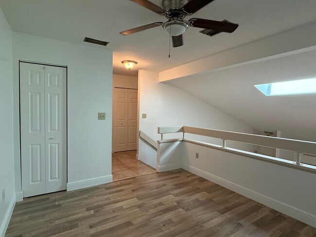 Building Photo - Soaring Ceilings, 2 bedrooms w/a loft