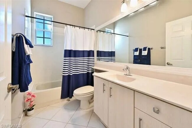 Building Photo - Lakefront 3 Bed + Den 2 bath home with pool and spa tub in Waterways of Naples Community