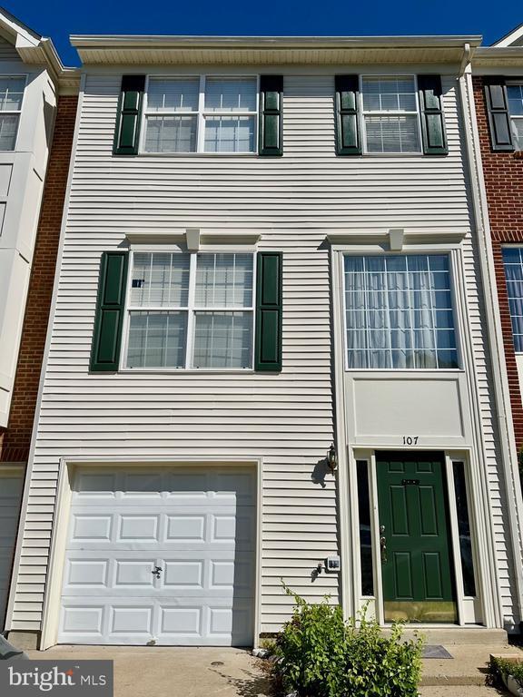 Primary Photo - 107 Hemlock Dr