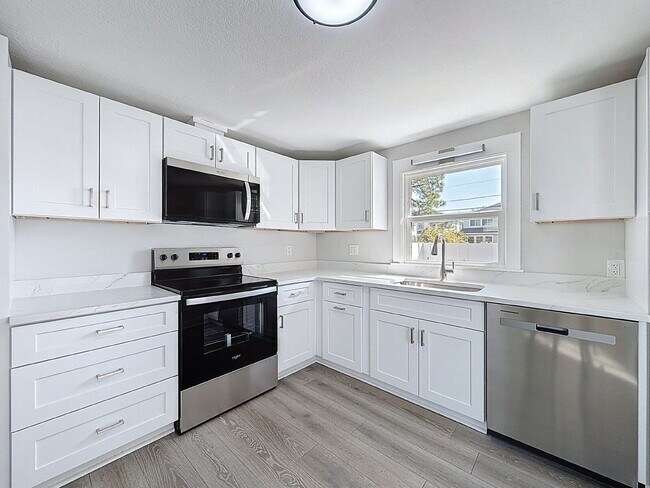 Building Photo - 768 49th Ave N