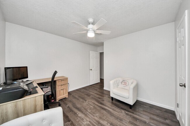 Building Photo - 1415 Parry-Sound