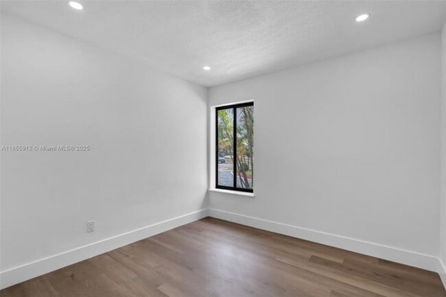 Building Photo - 4 bedroom in Ft Lauderdade FL 33312