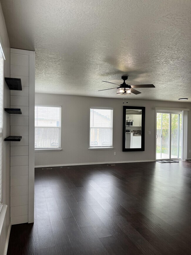 Building Photo - 2057 W Shy Creek Pl