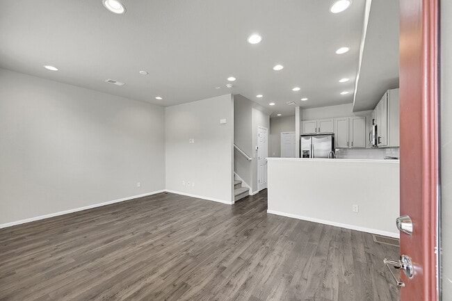 Building Photo - $2,295.00, 2 bed, 2.5 bath located in Denver