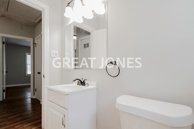 Building Photo - Charming 3 Bedroom in Columbus!