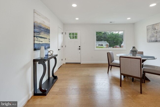 Building Photo - 14332 Belleville Ave