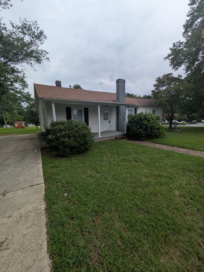 Primary Photo - 3BD/2BA Home in Hickory