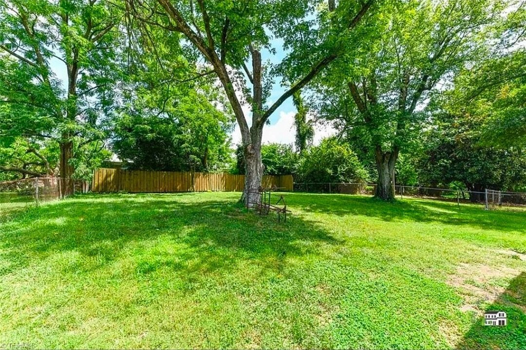 Building Photo - 713 Abington Dr