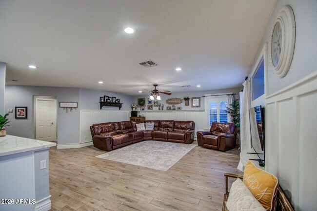 Building Photo - 3904 E Leah Ct