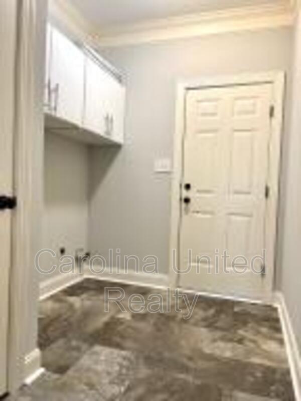 Building Photo - 220 Kickham Ln