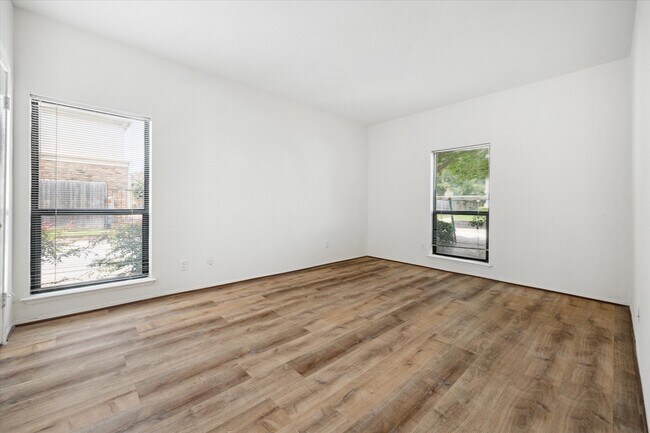 Building Photo - 2425 Augusta Dr