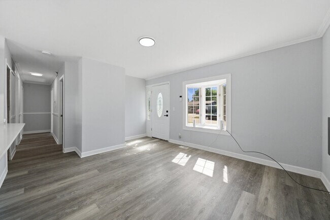 Building Photo - 407 Laurel Ave