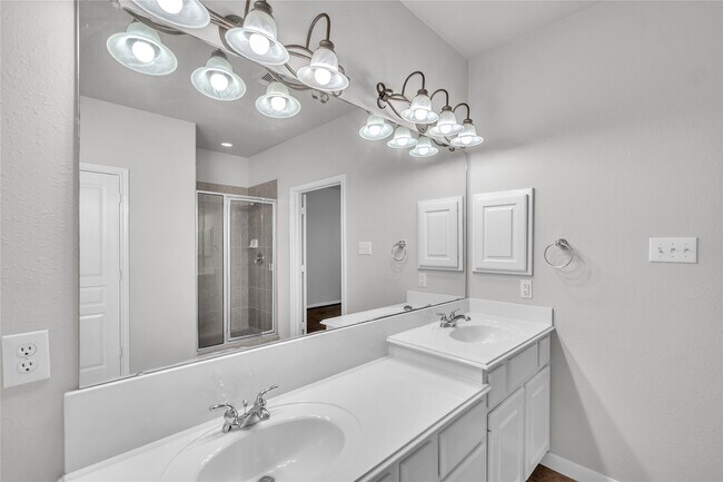 Building Photo - 17426 Memorial Blossom Dr