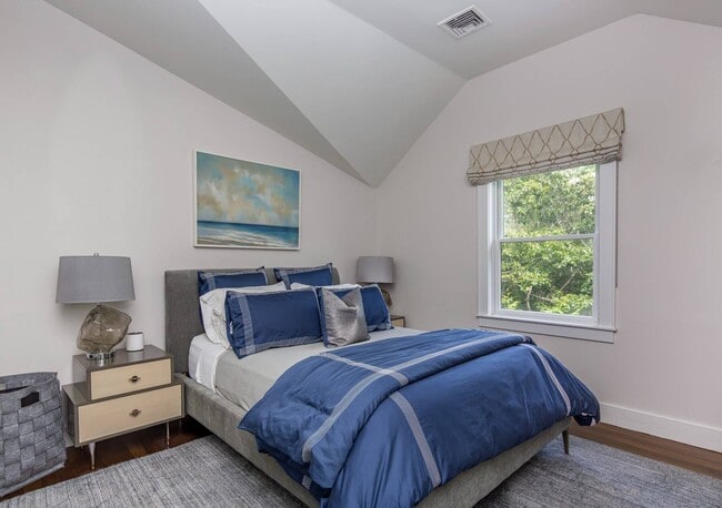 Building Photo - 48 Woodthrush Ln