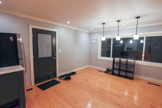 Building Photo - 1020 Ridgewood Ave