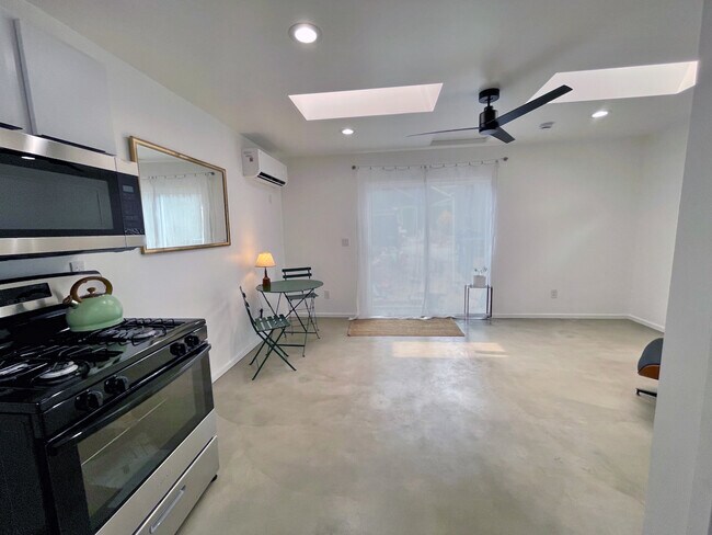 Building Photo - 5618 Raber St