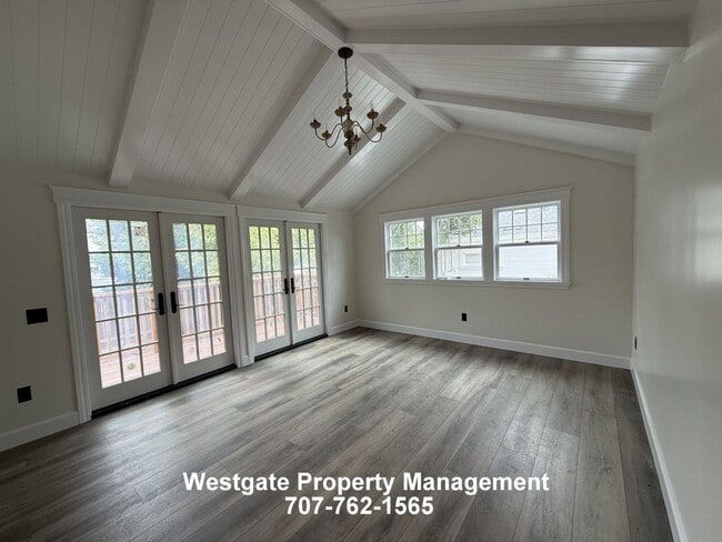 Building Photo - 515 4th St