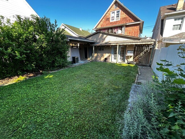 Building Photo - 308 North Blakely Street