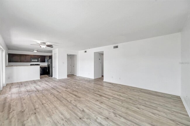 Building Photo - 108 Pompano Dr SE