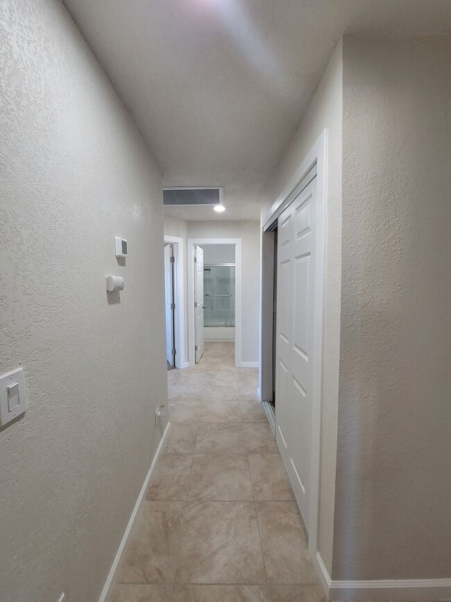 Building Photo - For Rent – 3 Bed / 2 Bath Single Family Ho...