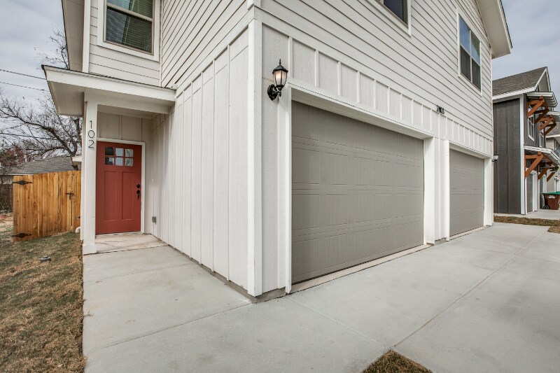 Building Photo - 2403 Lynwood Bnd