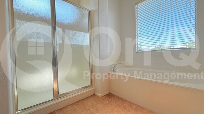 Building Photo - 3316 E Kingbird Pl