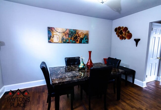 Building Photo - Spacious Single Family home with Huge Back...