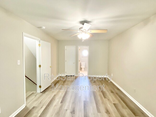 Building Photo - 13 Sandpiper Ct