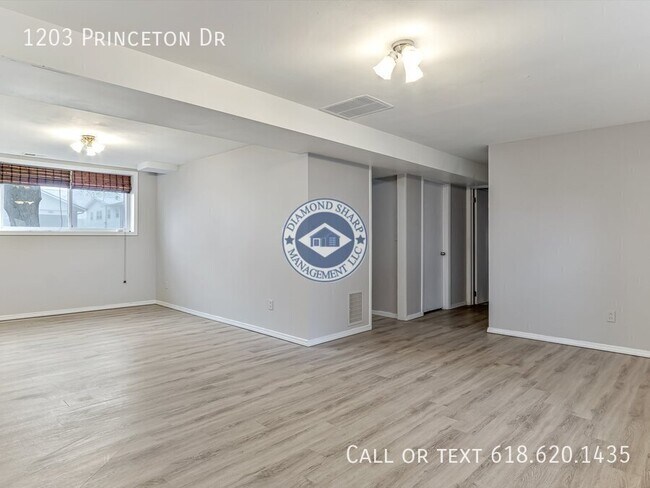 Building Photo - 1203 Princeton Dr
