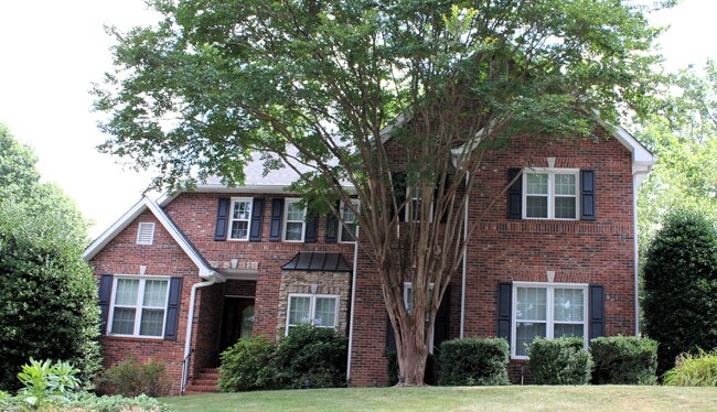 Building Photo - 2108 Valley Dale Ln