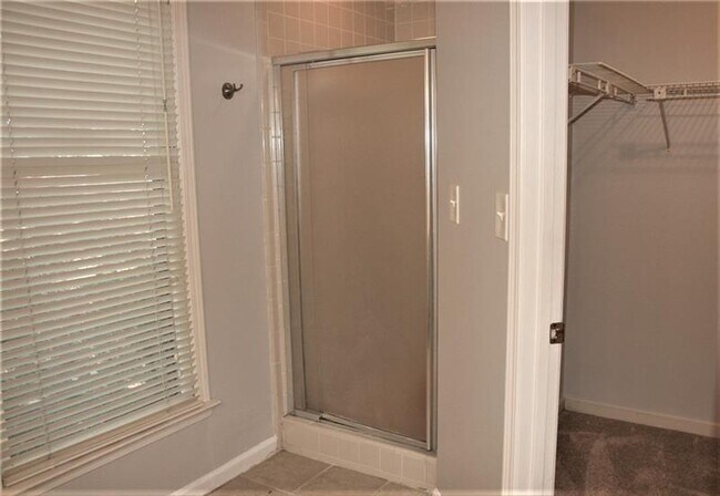 Building Photo - 901 Garden Ct