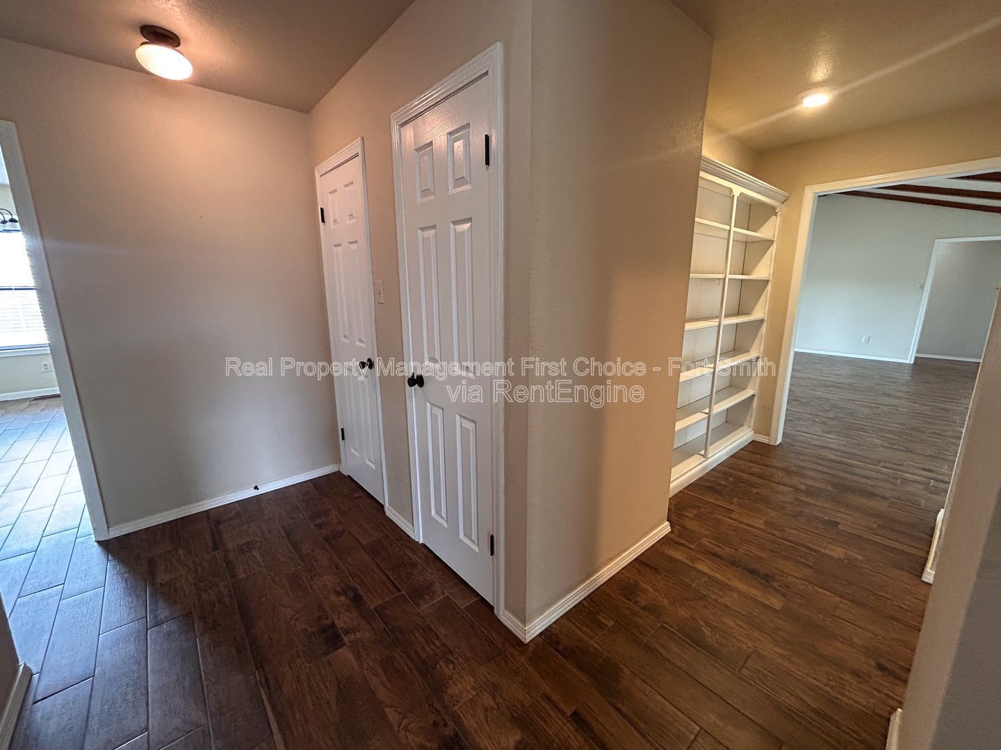 Building Photo - 9200 Rogers Ave