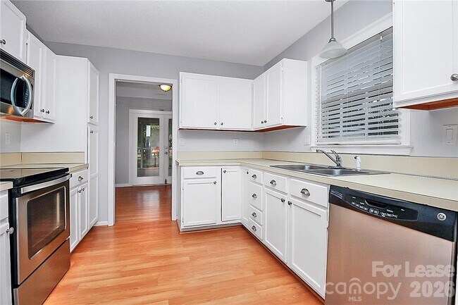 Building Photo - 11718 Fernhurst Ln
