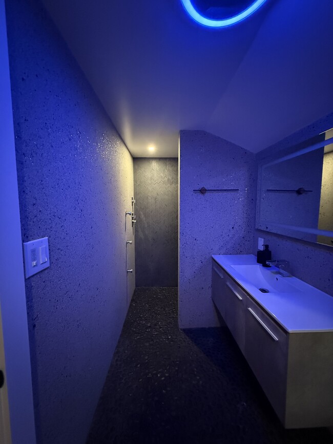 Building Photo - 204 Datura Dr