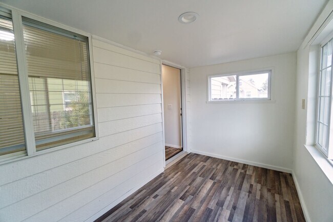 Building Photo - Recently Updated Single Family Home on Spo...
