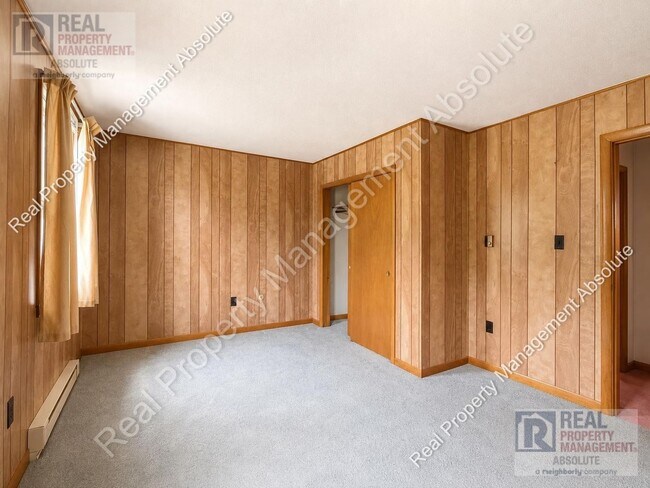 Building Photo - 324 Mammoth Rd